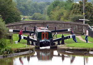 canal boat weekends in derbyshire, the peak district and